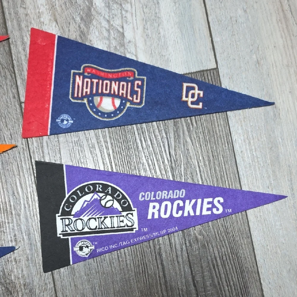 MLB | Vintage '04-'05 Felt Mini Team Pennants 4"x9" Set of 5 - Picture 4 of 5